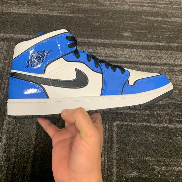 Air Jordan 1 Mid SE Signal Blue - Picture 2 of 7